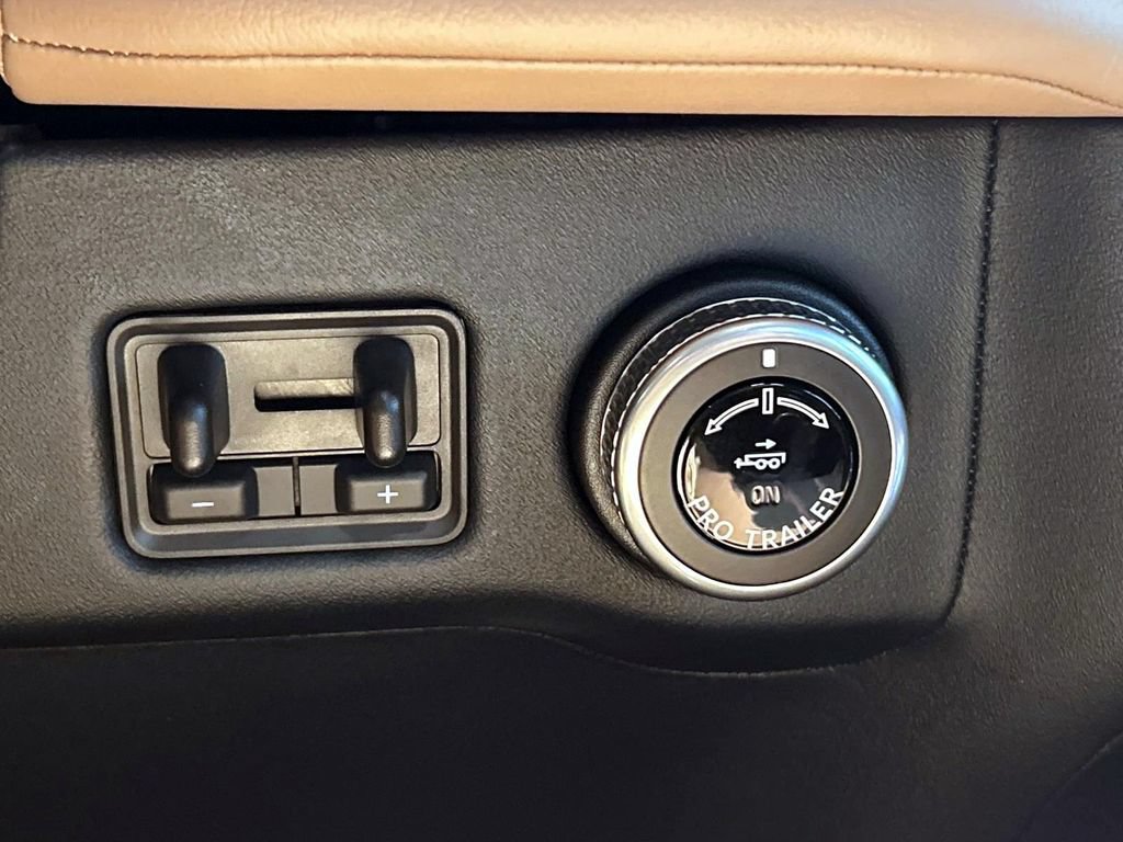 Used 2025 Lincoln Navigator L Black Label AWD/4WD image 35