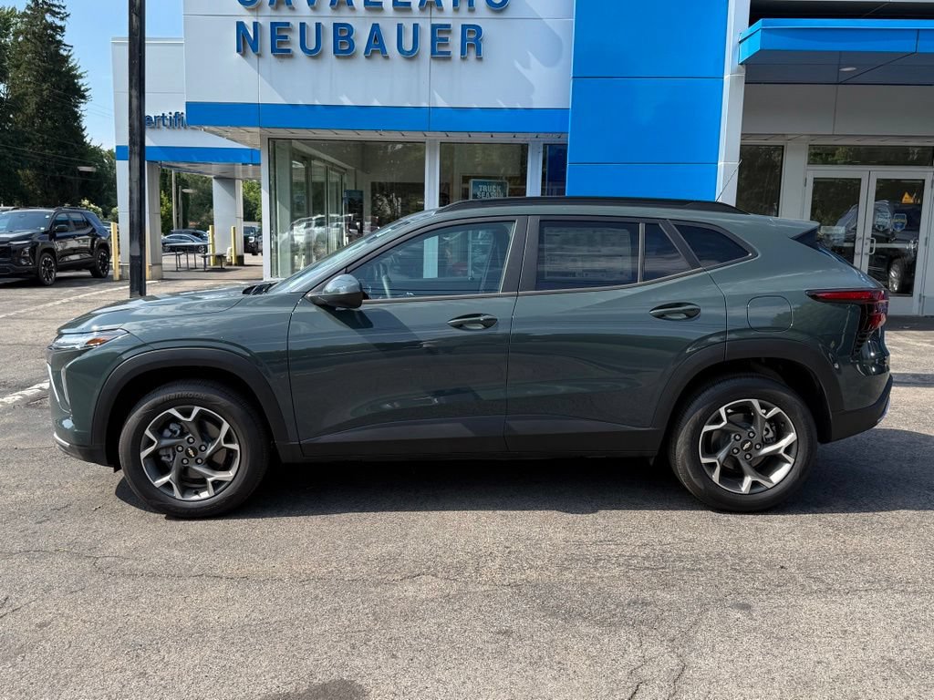 New 2026 Chevrolet Trax LT w/ LT Convenience Package FWD image 8