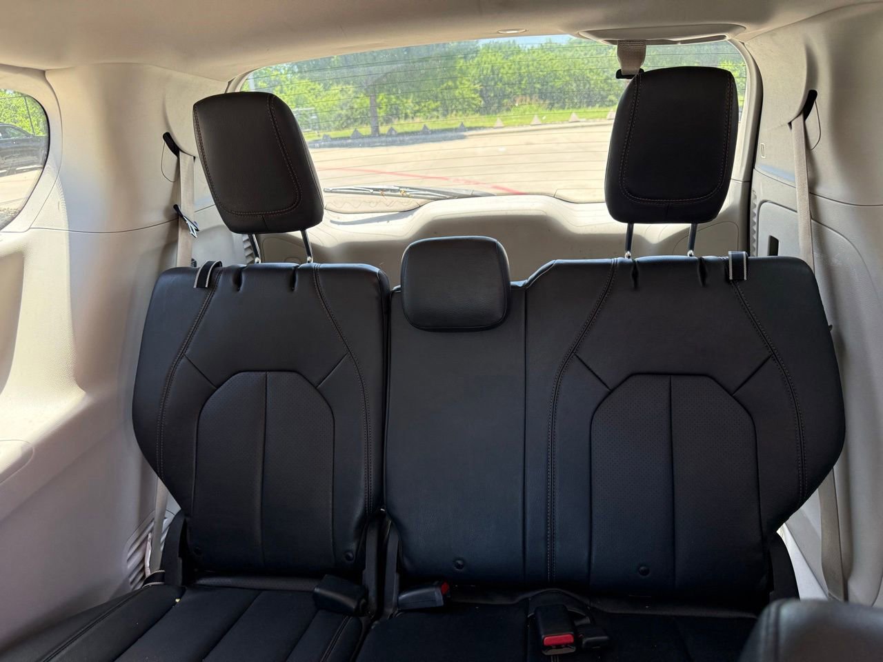 Used 2020 Chrysler Pacifica Touring-L FWD image 21