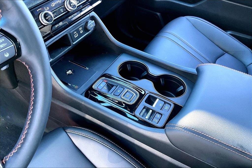 Used 2025 Honda Pilot TrailSport image 15