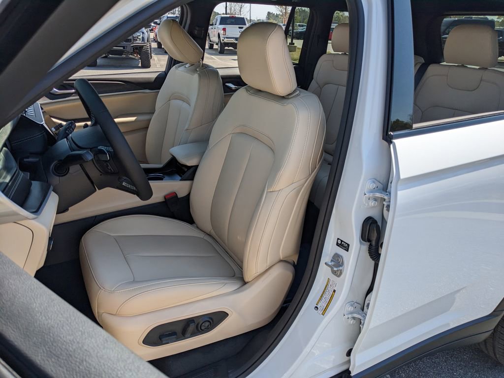 New 2026 Jeep Grand Cherokee Limited RWD image 35
