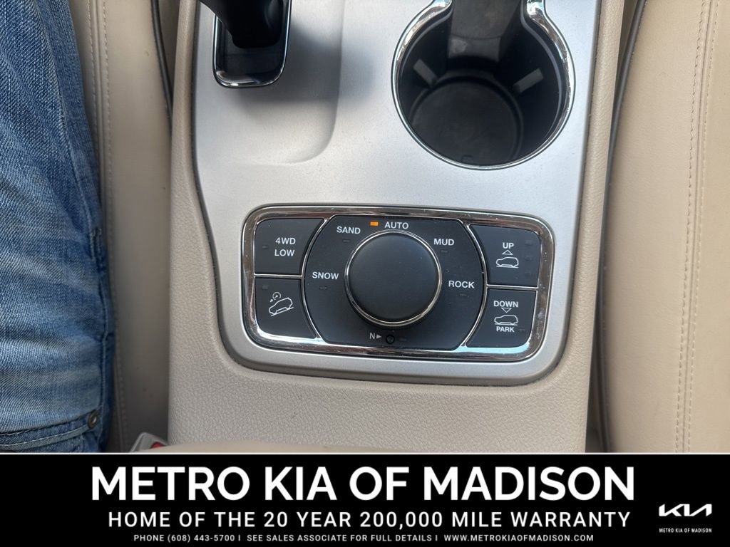 Used 2014 Jeep Grand Cherokee Overland w/ Advanced Technology Group image 25