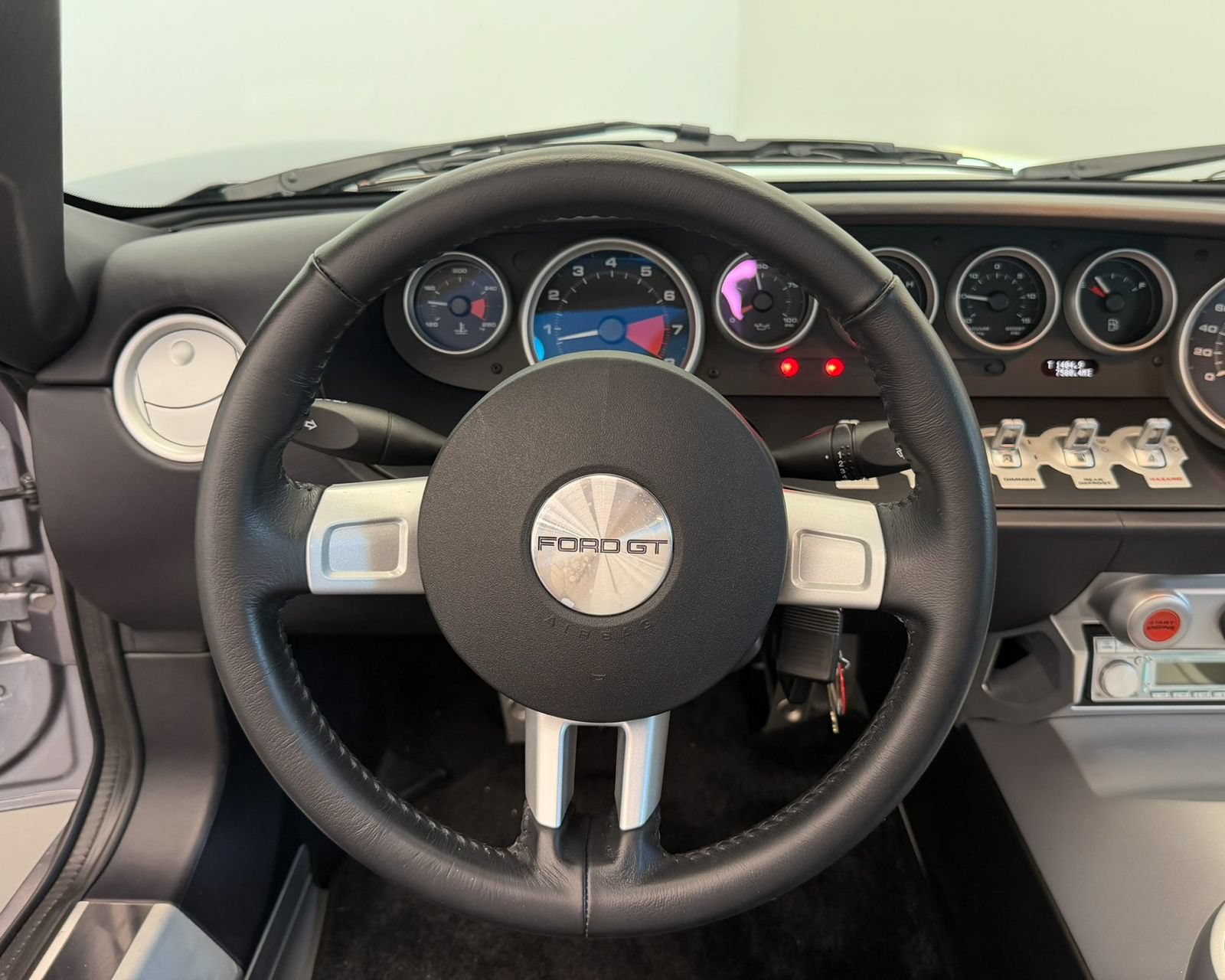 Used 2006 Ford GT RWD image 15