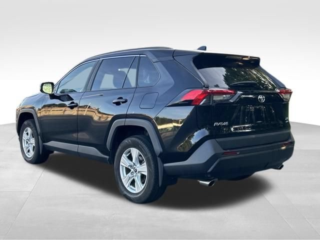 Used 2021 Toyota RAV4 XLE w/ XLE Grade Weather Package AWD/4WD image 3
