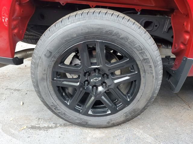 Used 2021 Chevrolet Silverado 1500 Custom w/ LPO, Blackout Package RWD image 5