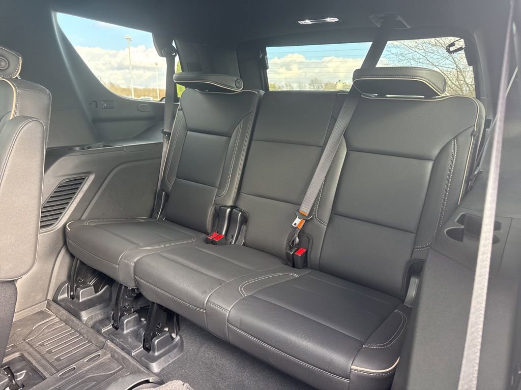 Used 2023 GMC Yukon SLT w/ SLT Luxury Package image 35