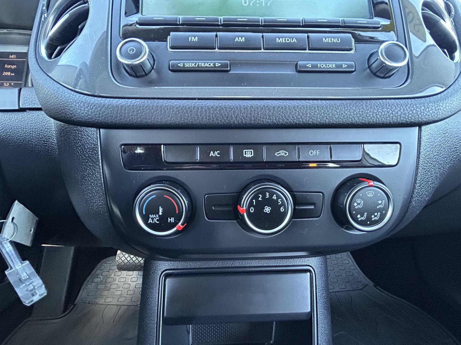 Used 2014 Volkswagen Tiguan S AWD/4WD image 16