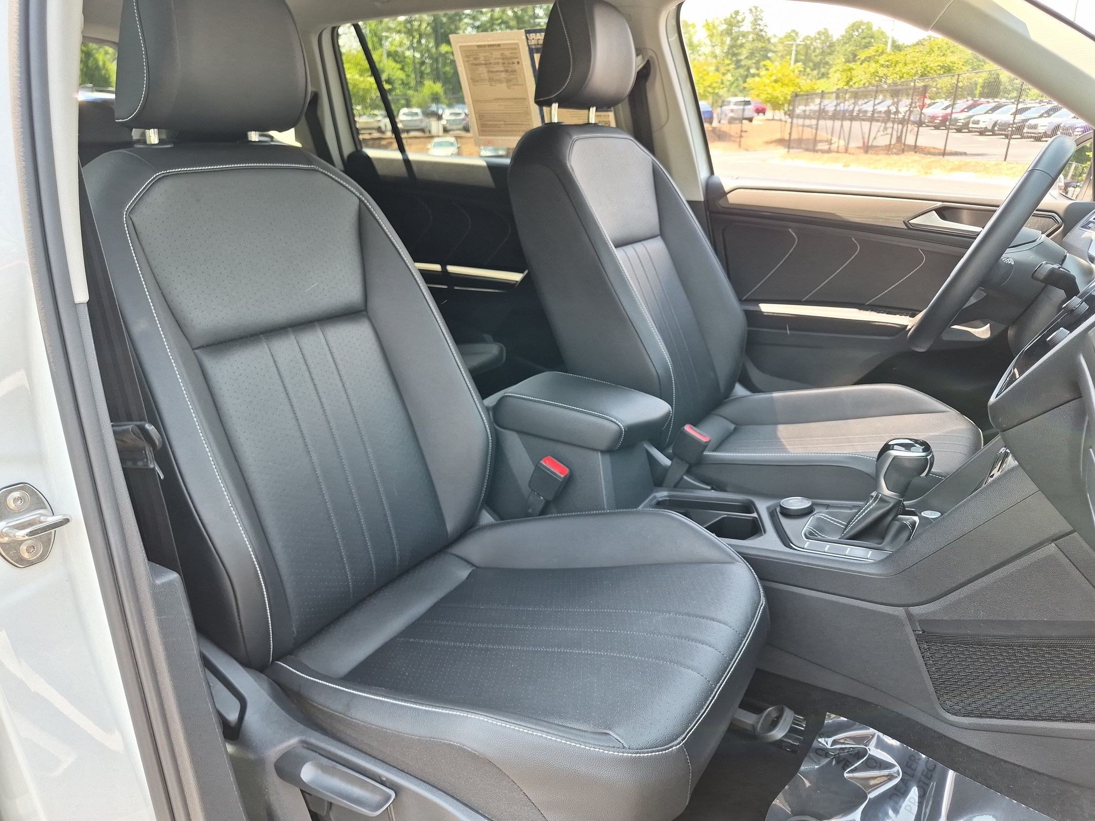 Used 2022 Volkswagen Tiguan SE AWD/4WD image 31