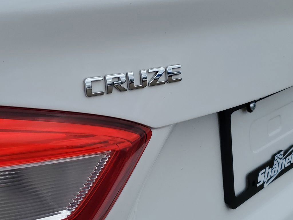 Used 2019 Chevrolet Cruze LT FWD image 32