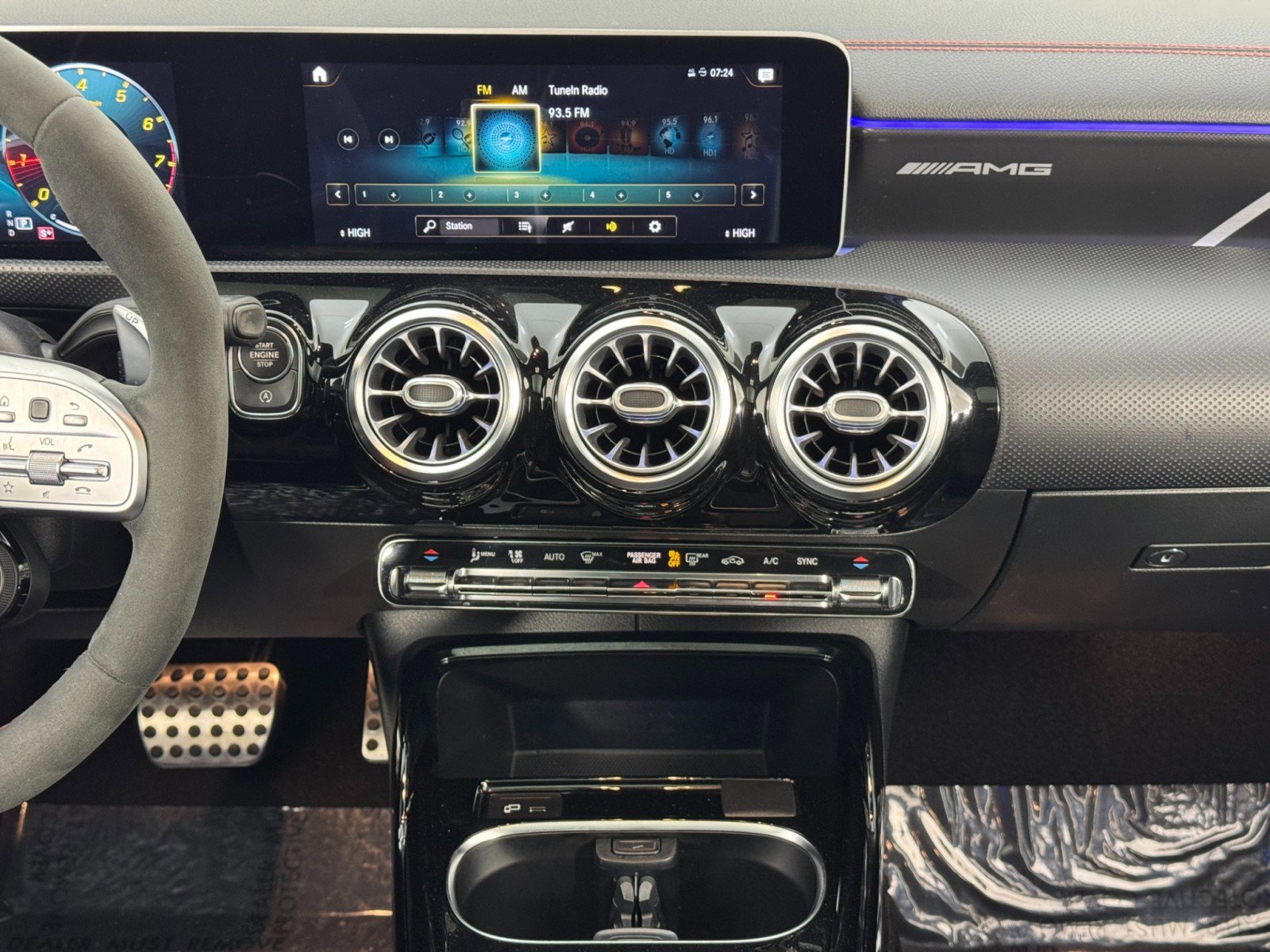 Used 2020 Mercedes-Benz CLA 35 AMG 4MATIC image 25