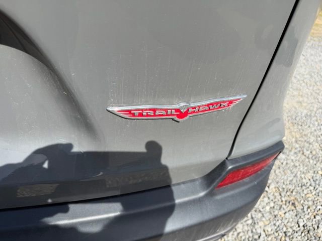 Used 2022 Jeep Cherokee Trailhawk AWD/4WD image 9