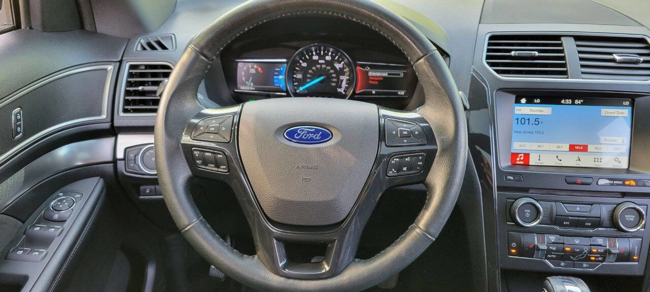 Used 2018 Ford Explorer XLT w/ Equipment Group 202A image 19