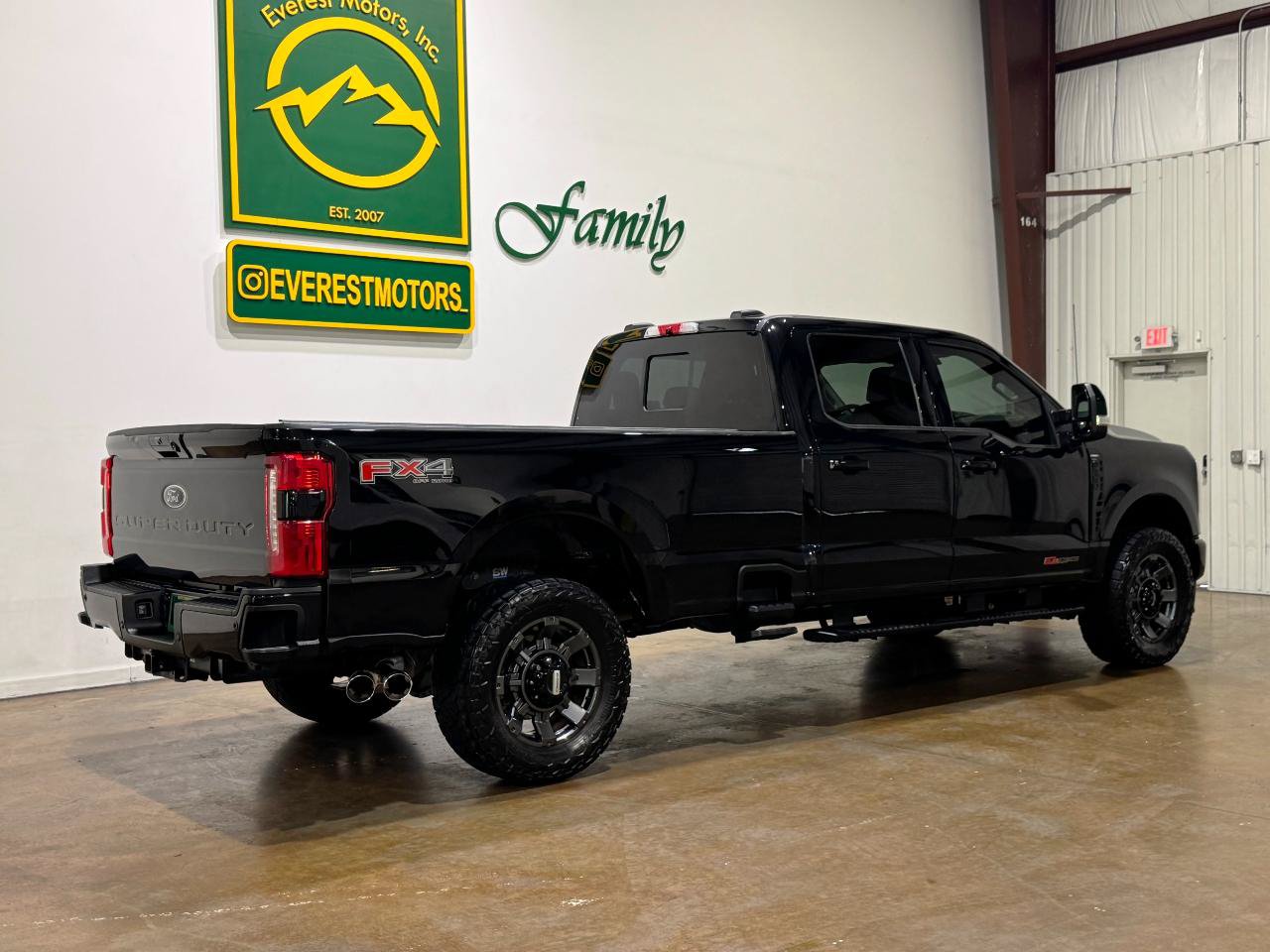 Used 2023 Ford F350 Lariat w/ Lariat Ultimate Package AWD/4WD image 8