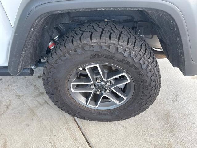 Used 2026 Jeep Gladiator Mojave AWD/4WD image 11