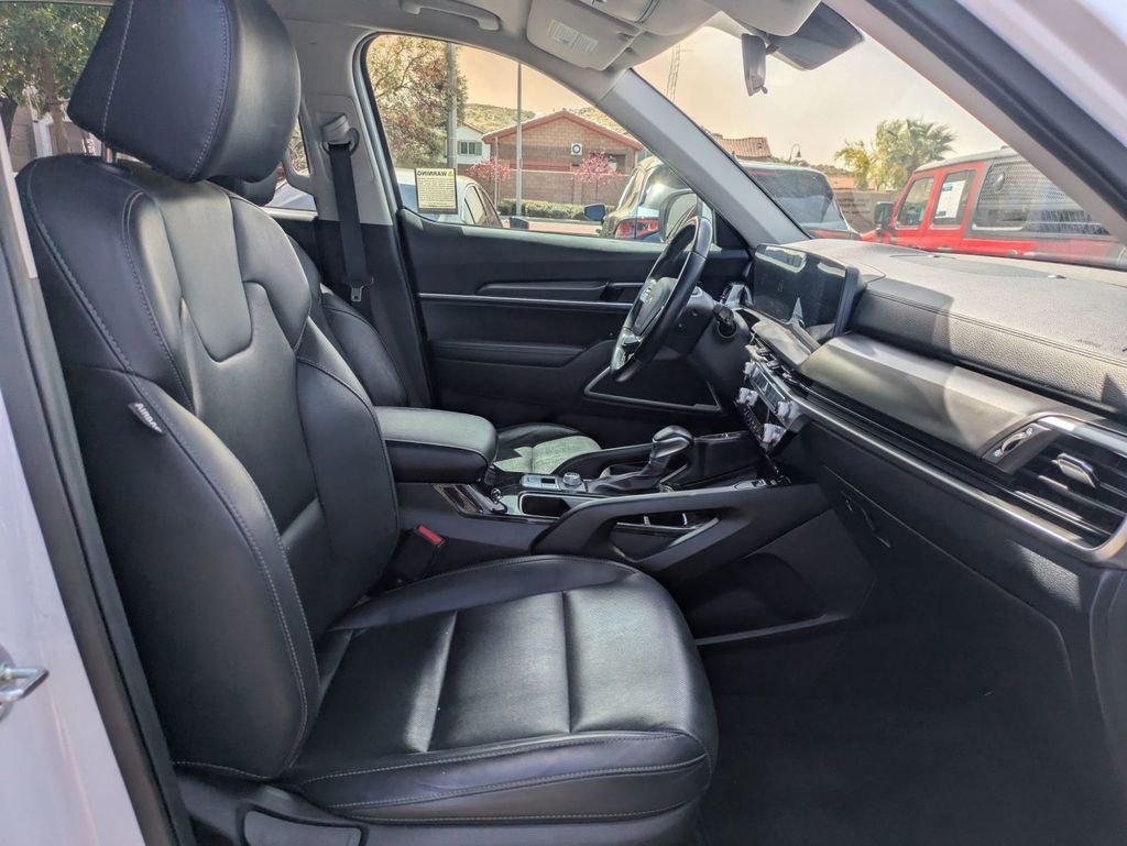 Used 2023 Kia Telluride S image 29