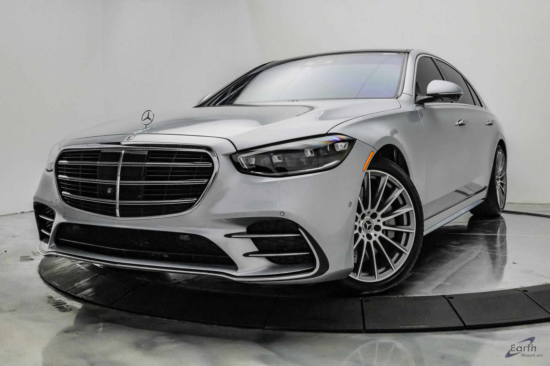 Used 2022 Mercedes-Benz S 580 4MATIC Sedan w/ AMG Line Package image 5