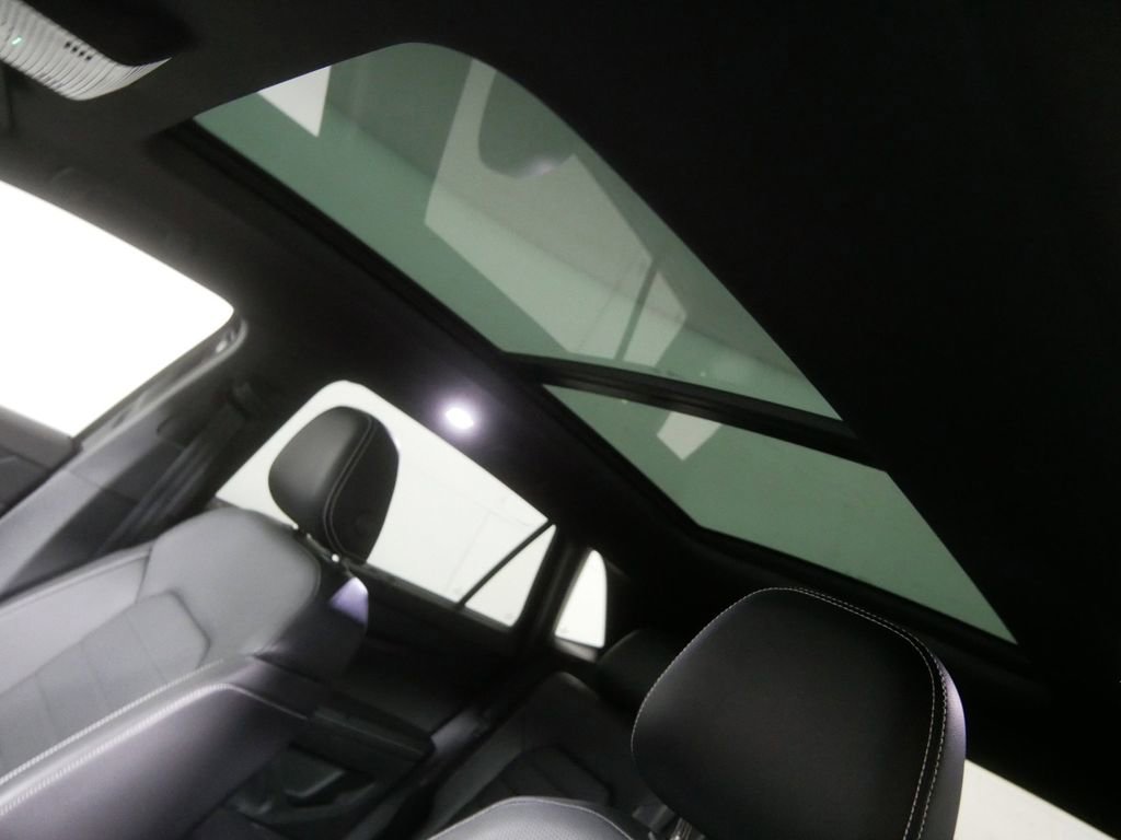 Used 2024 Volkswagen Atlas Cross Sport SEL R-Line image 12