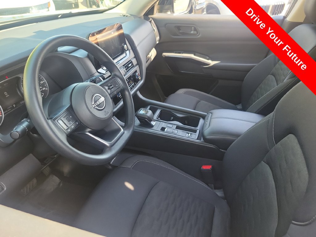 Used 2025 Nissan Pathfinder S FWD image 3