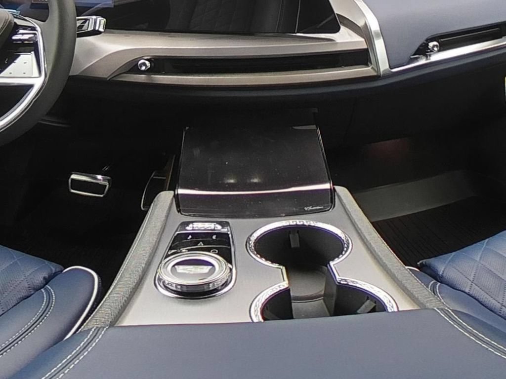 New 2026 Cadillac Vistiq Premium Luxury w/ LPO, Floor Liner Package AWD/4WD image 13
