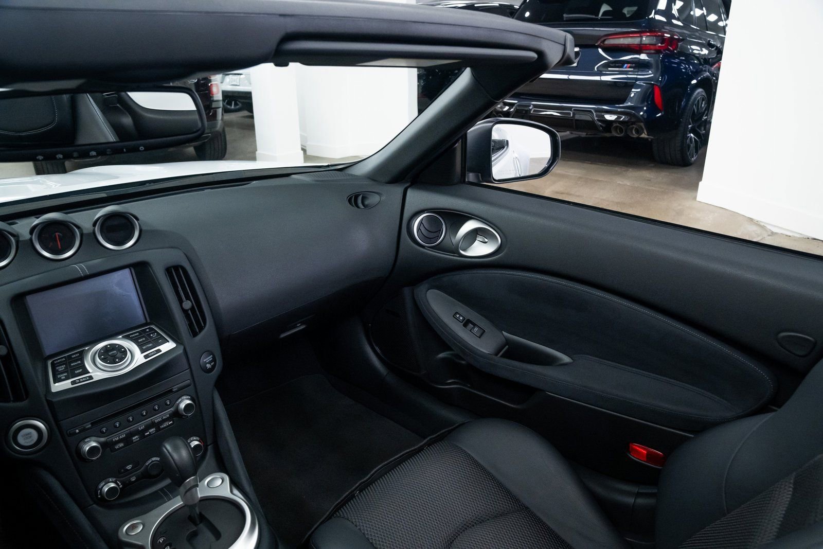 Used 2011 Nissan 370Z Touring image 11