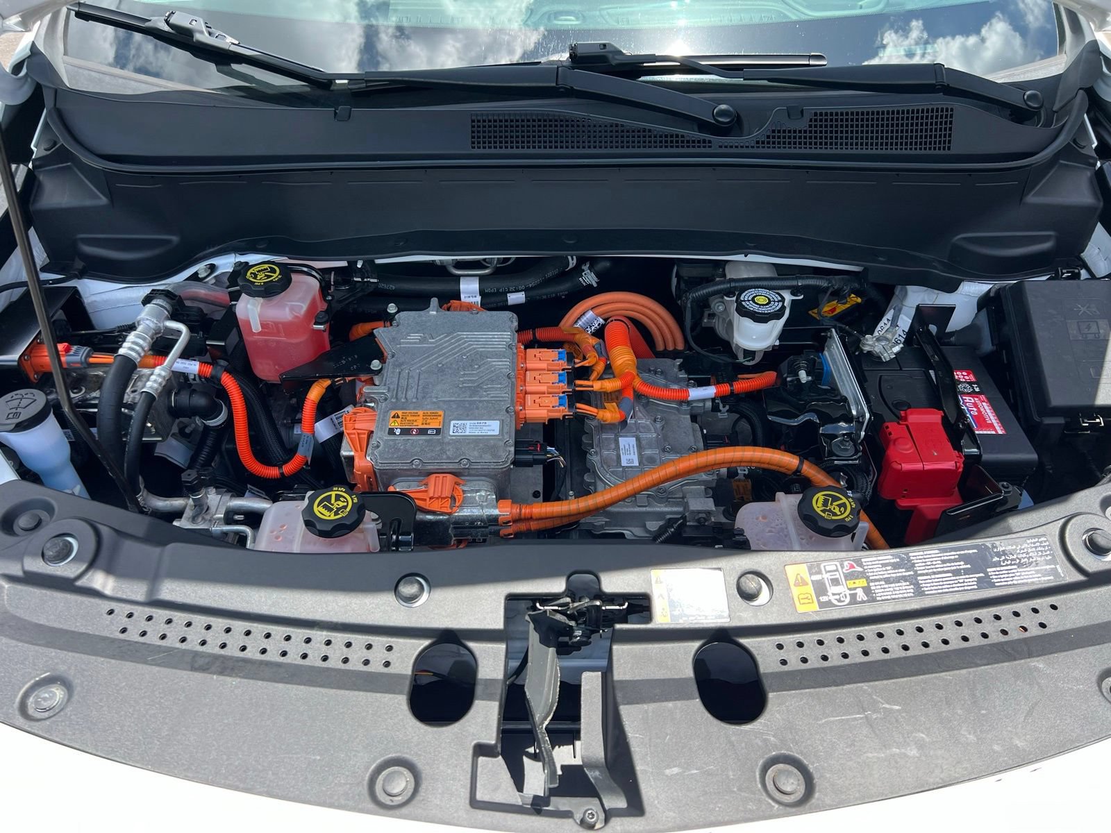 Used 2022 Chevrolet Bolt EUV Premier w/ Super Cruise Package FWD image 17