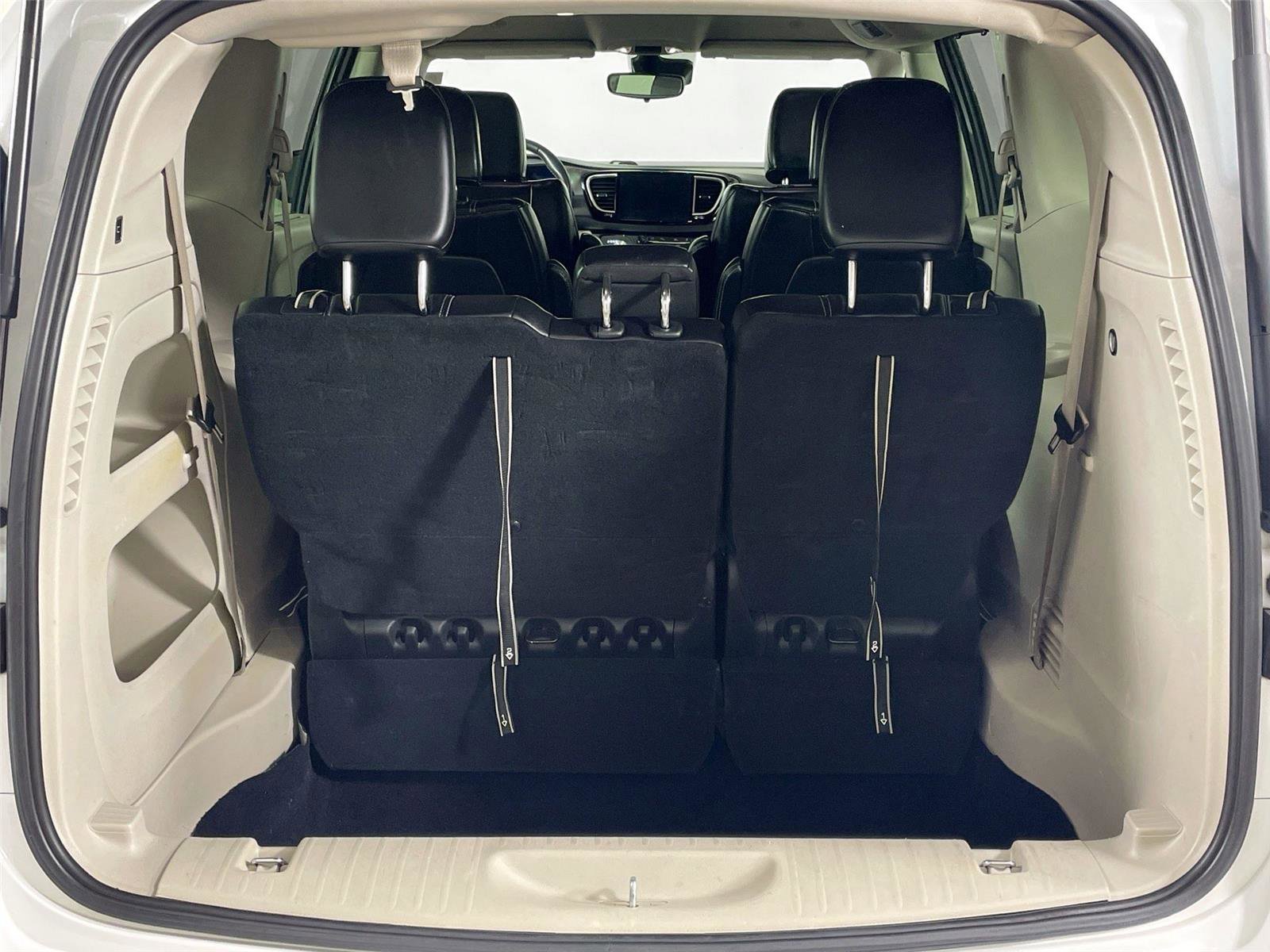 Used 2023 Chrysler Pacifica Touring-L image 24