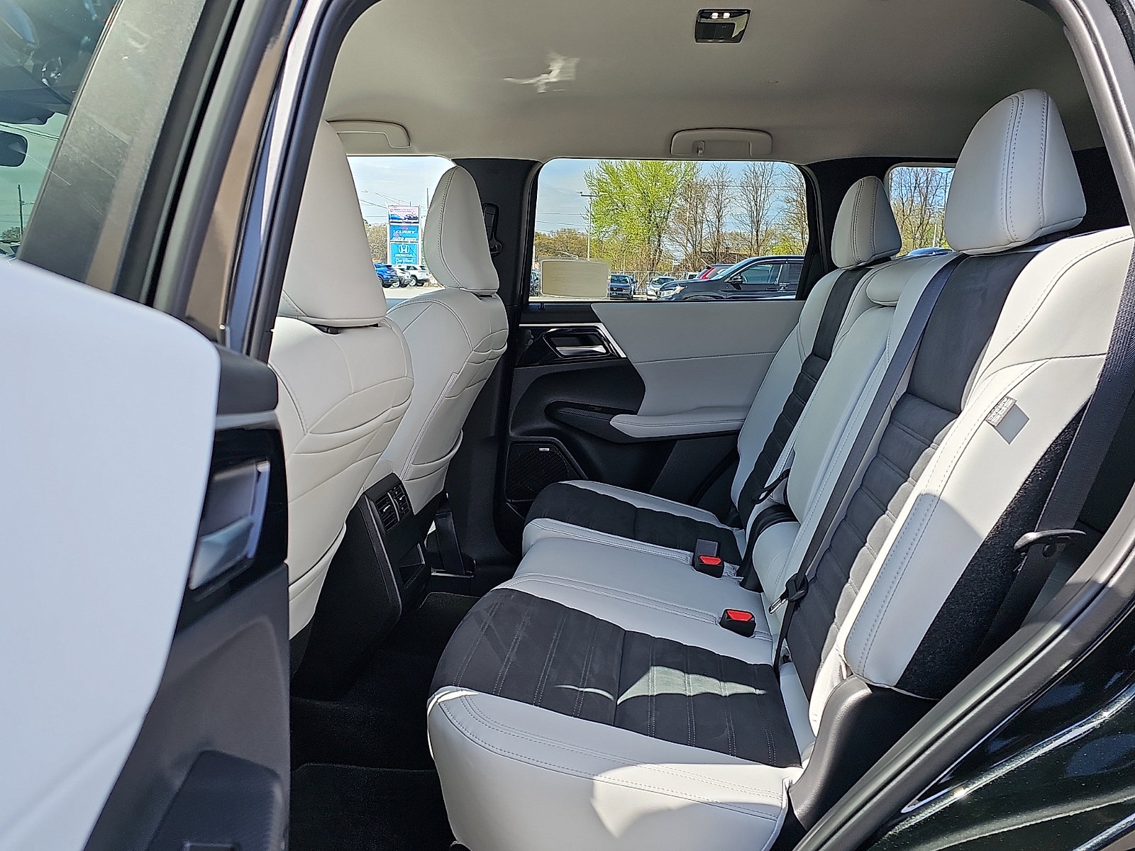 Used 2025 Mitsubishi Outlander SE AWD/4WD image 12