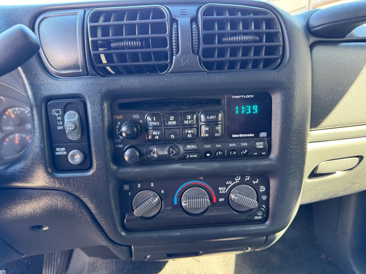 Used 2001 Chevrolet Blazer LS w/ Preferred Equipment Group image 19