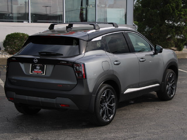 Used 2025 Nissan Kicks SR AWD/4WD image 9