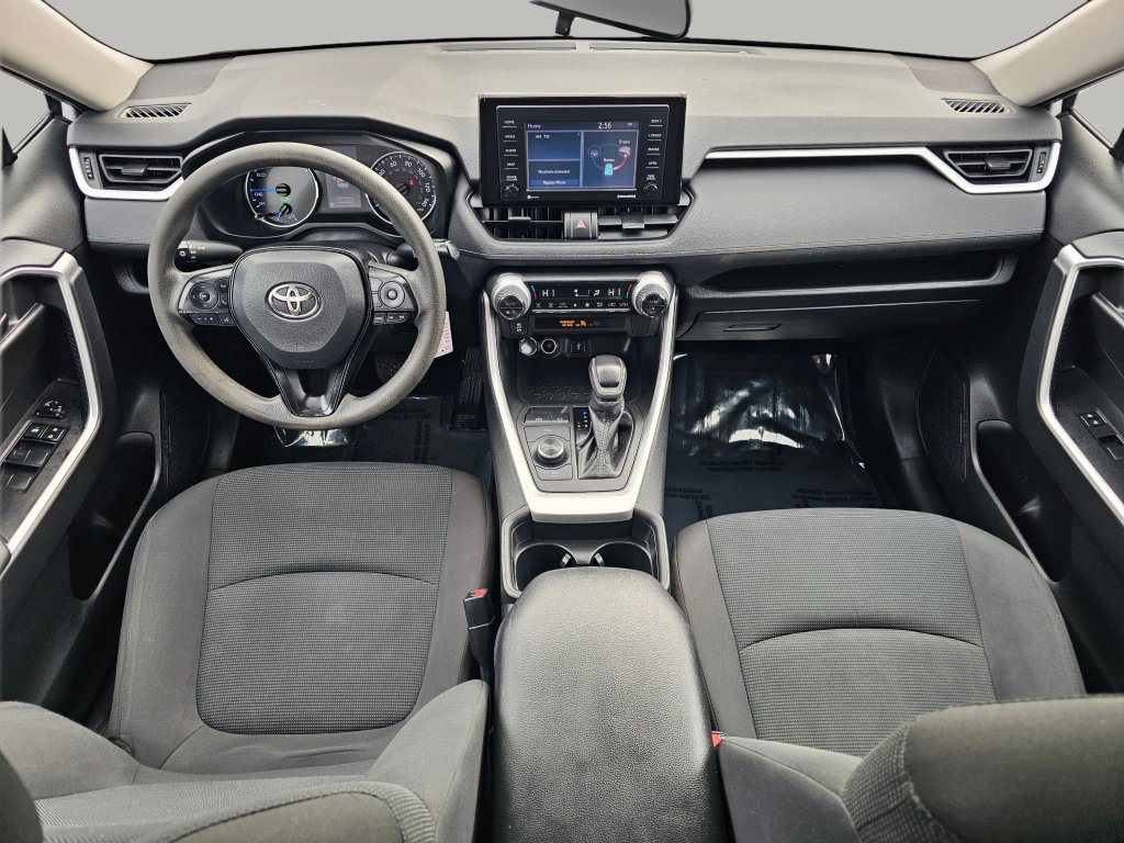 Used 2021 Toyota RAV4 LE image 2