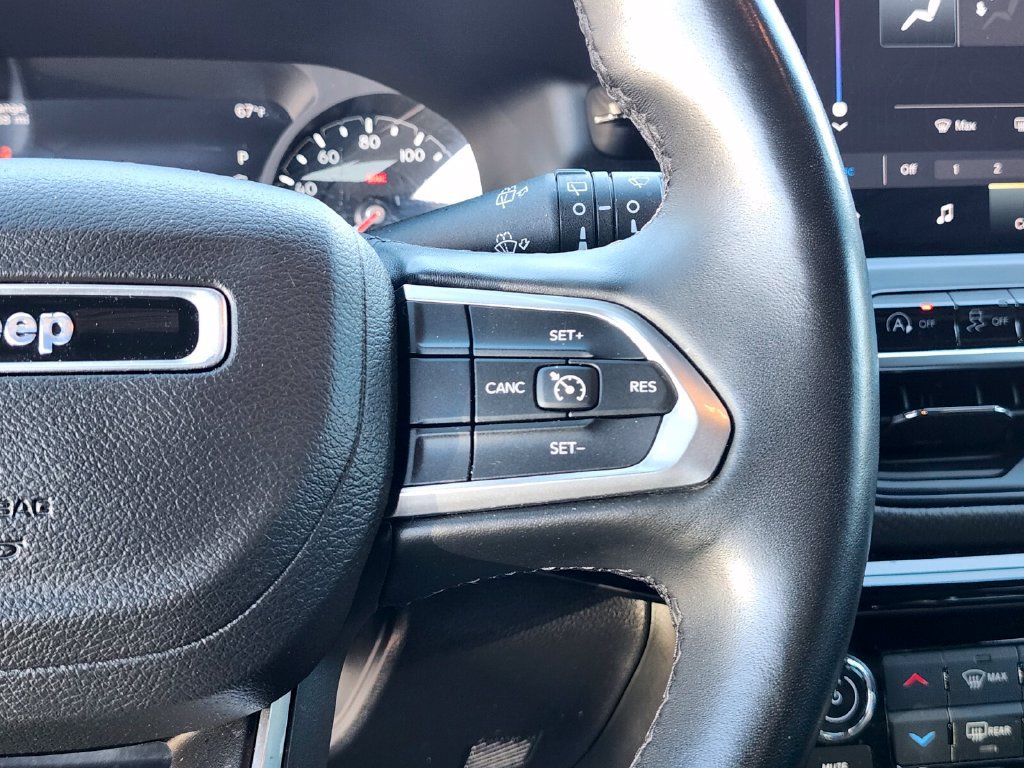 Used 2022 Jeep Compass Latitude w/ Sun and Sound Group AWD/4WD image 32