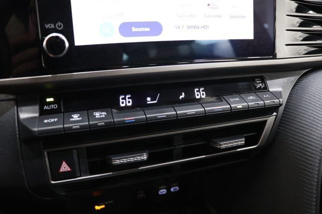 Used 2025 Toyota Camry SE FWD image 27