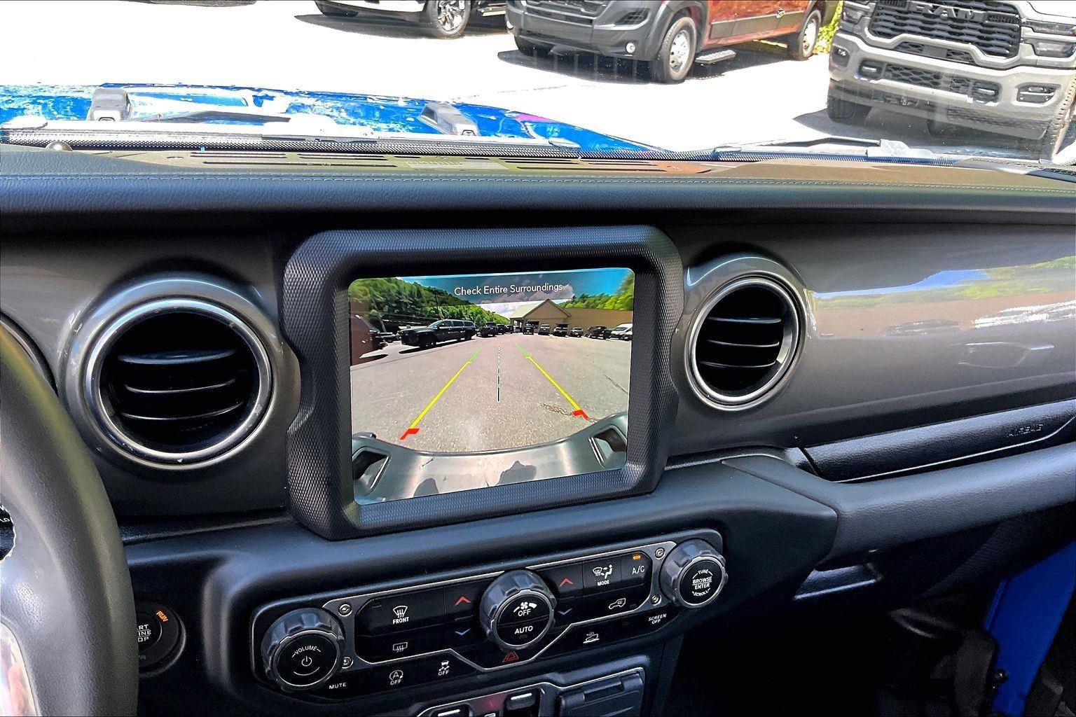 Used 2023 Jeep Gladiator Overland AWD/4WD image 22