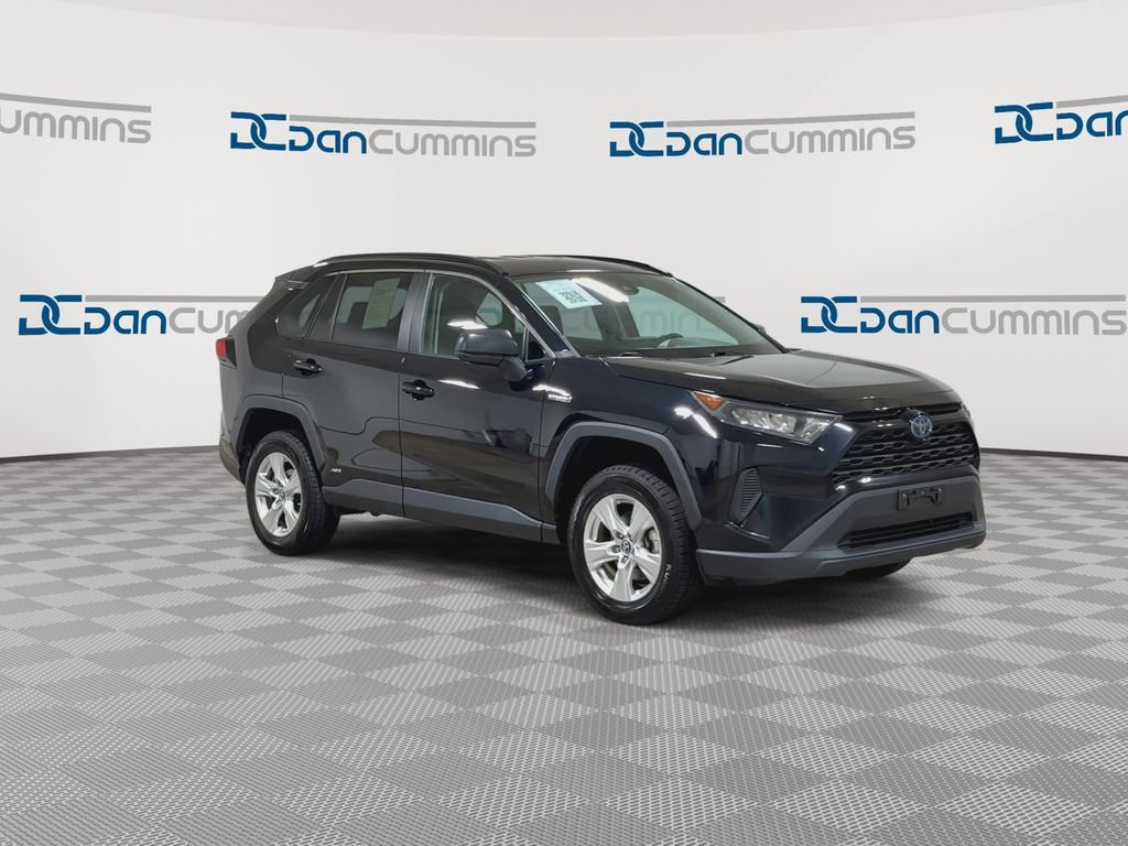 Used 2020 Toyota RAV4 LE AWD/4WD image 2