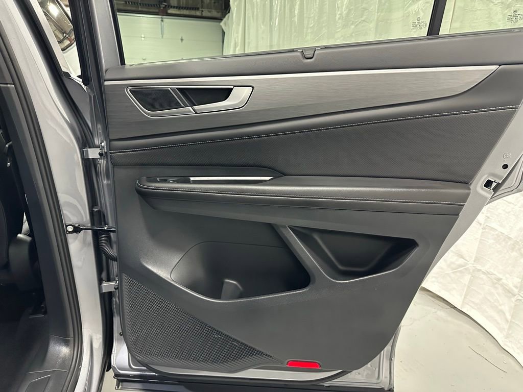 Used 2025 Volkswagen Atlas Cross Sport SE image 49