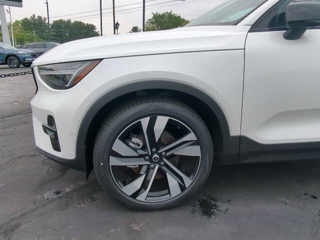 New 2025 Volvo XC40 B5 Ultra w/ Protection Package Premier AWD/4WD image 2