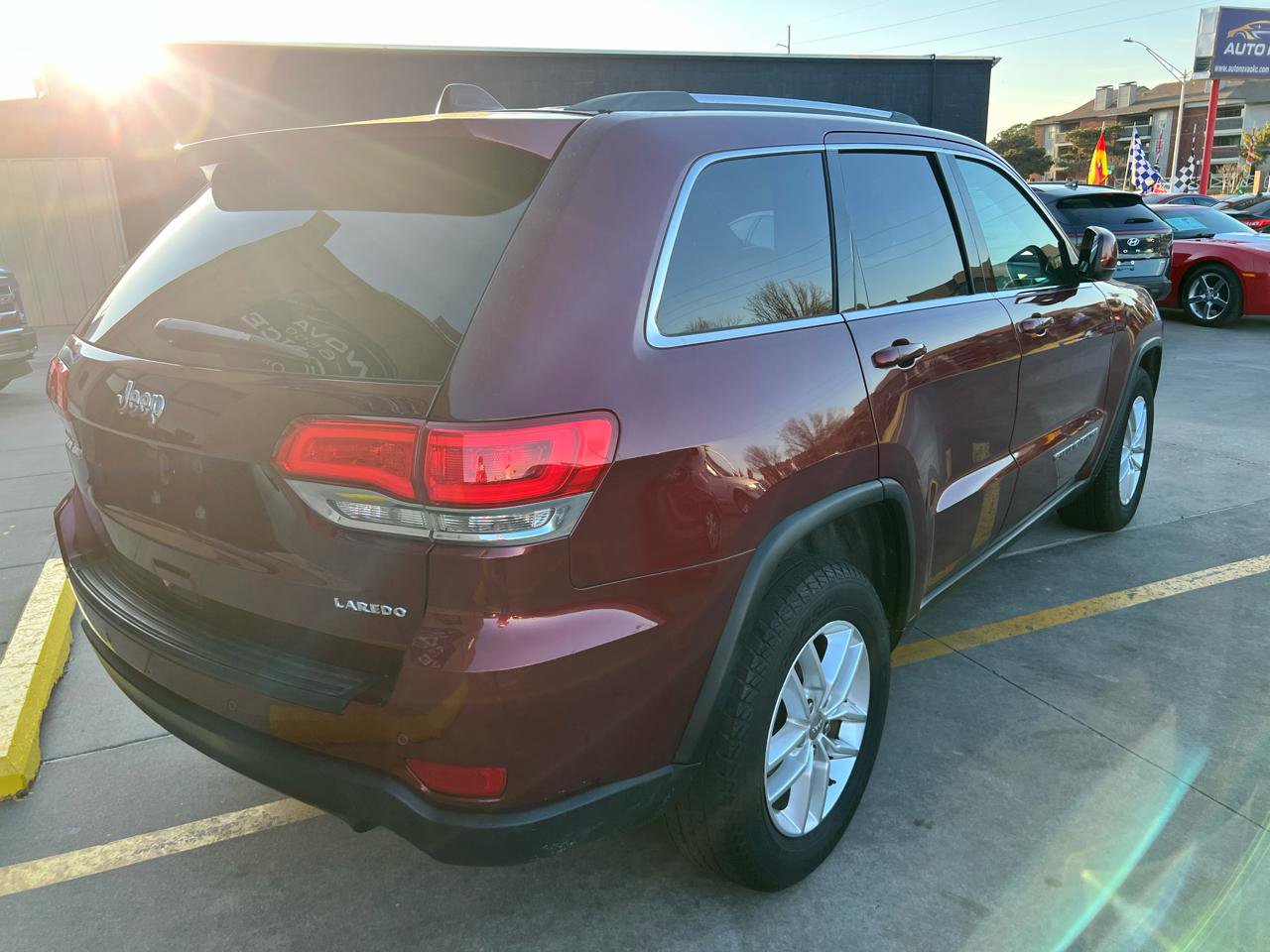 Used 2018 Jeep Grand Cherokee Laredo image 6
