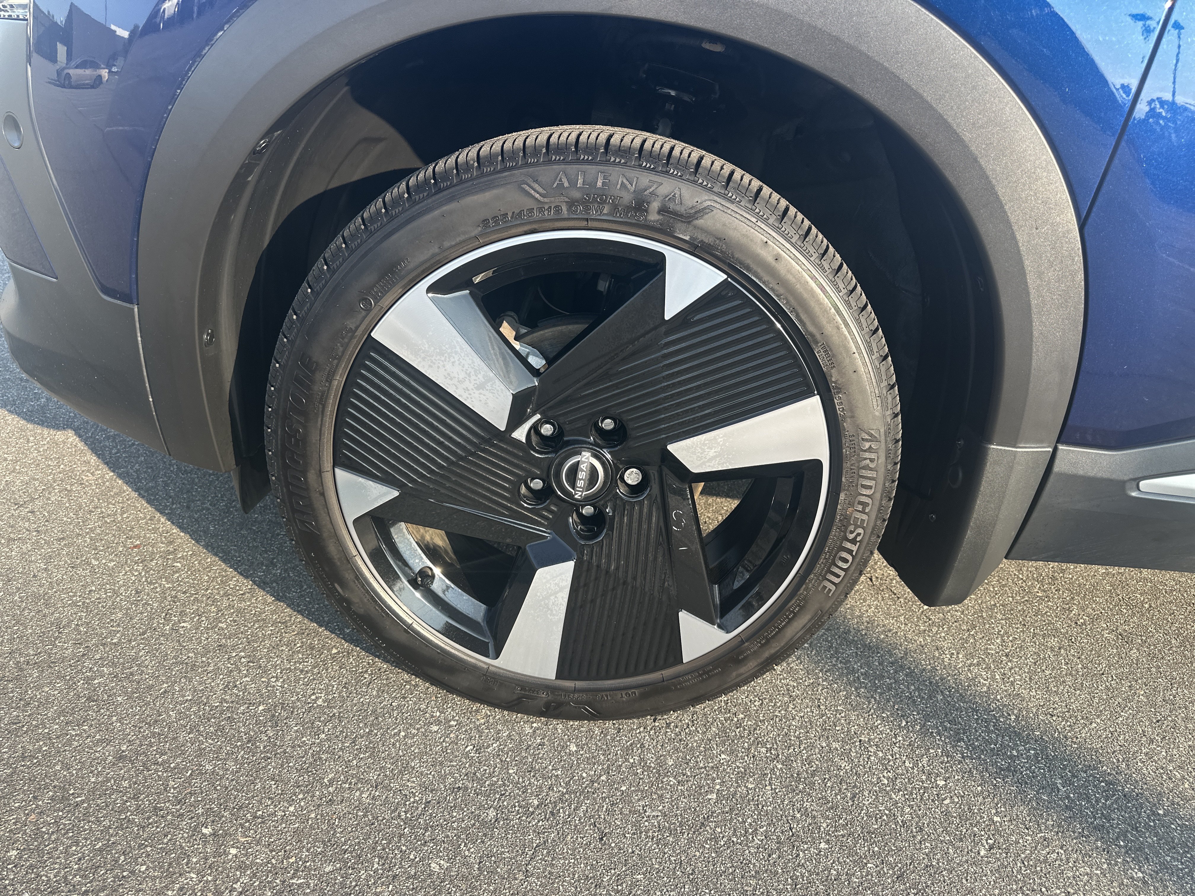 Certified 2025 Nissan Kicks SR FWD image 10