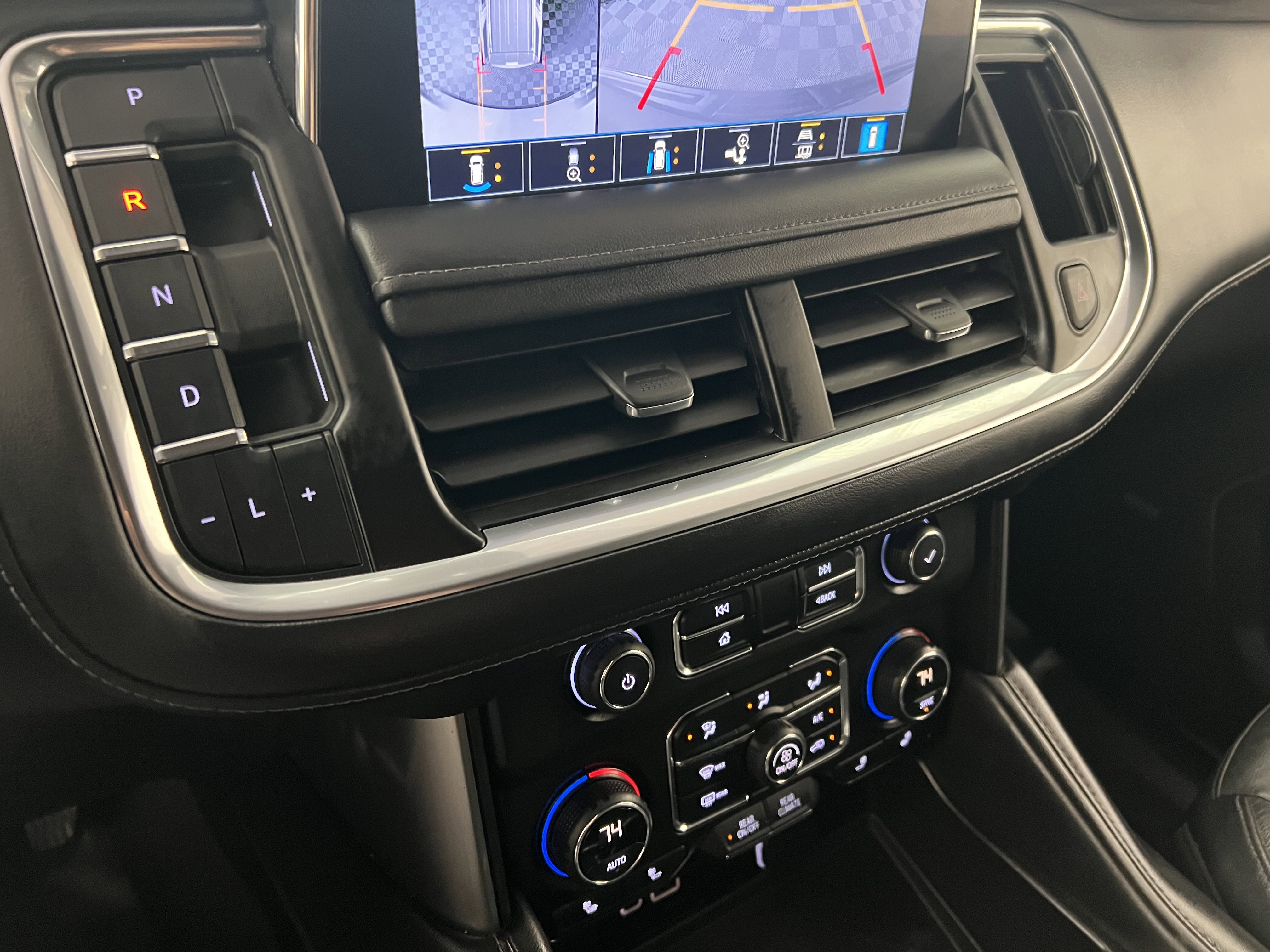 Used 2021 Chevrolet Tahoe Z71 w/ Z71 Signature Package image 29