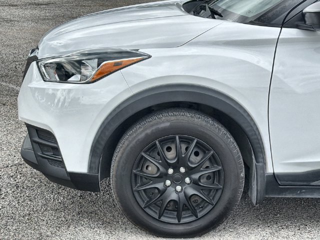 Used 2019 Nissan Kicks S FWD image 10