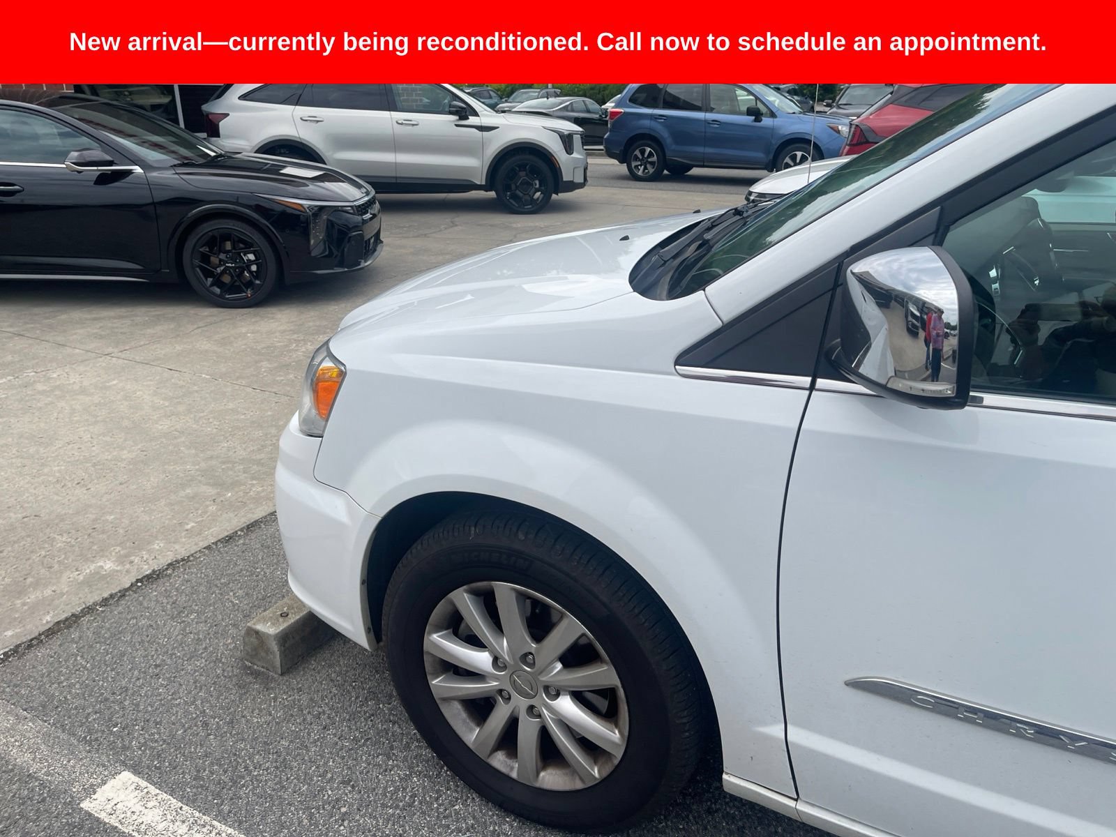 Used 2016 Chrysler Town & Country Limited Platinum FWD image 6