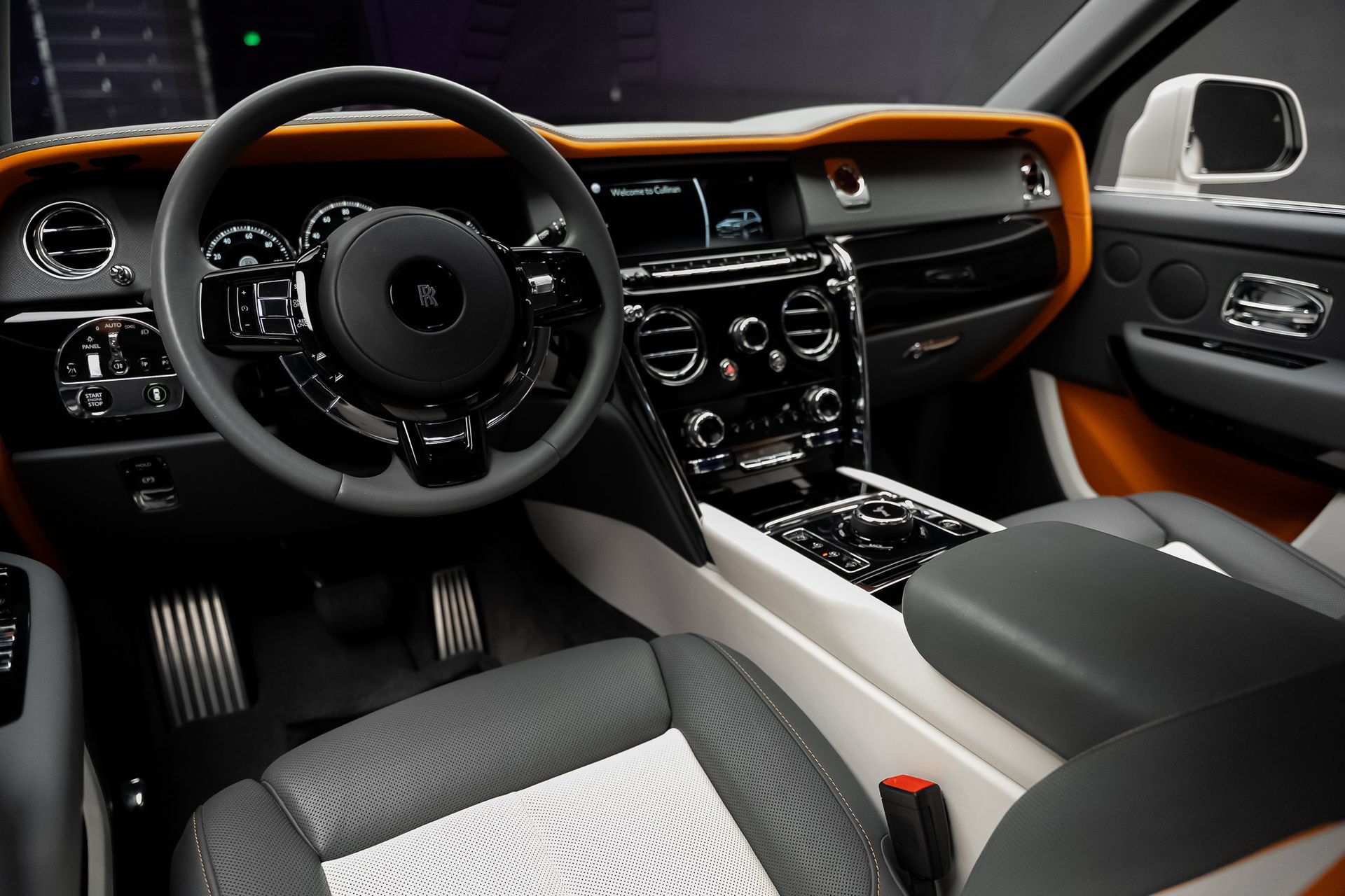 Used 2021 Rolls-Royce Cullinan AWD/4WD image 3