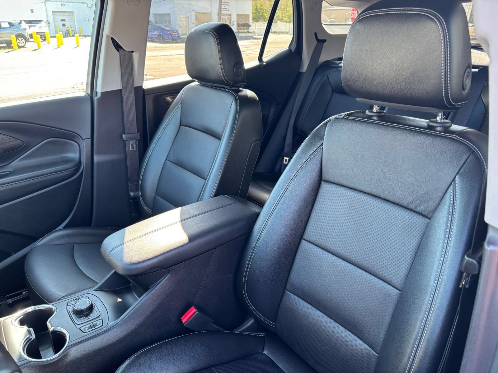 Used 2024 GMC Terrain SLT AWD/4WD image 34