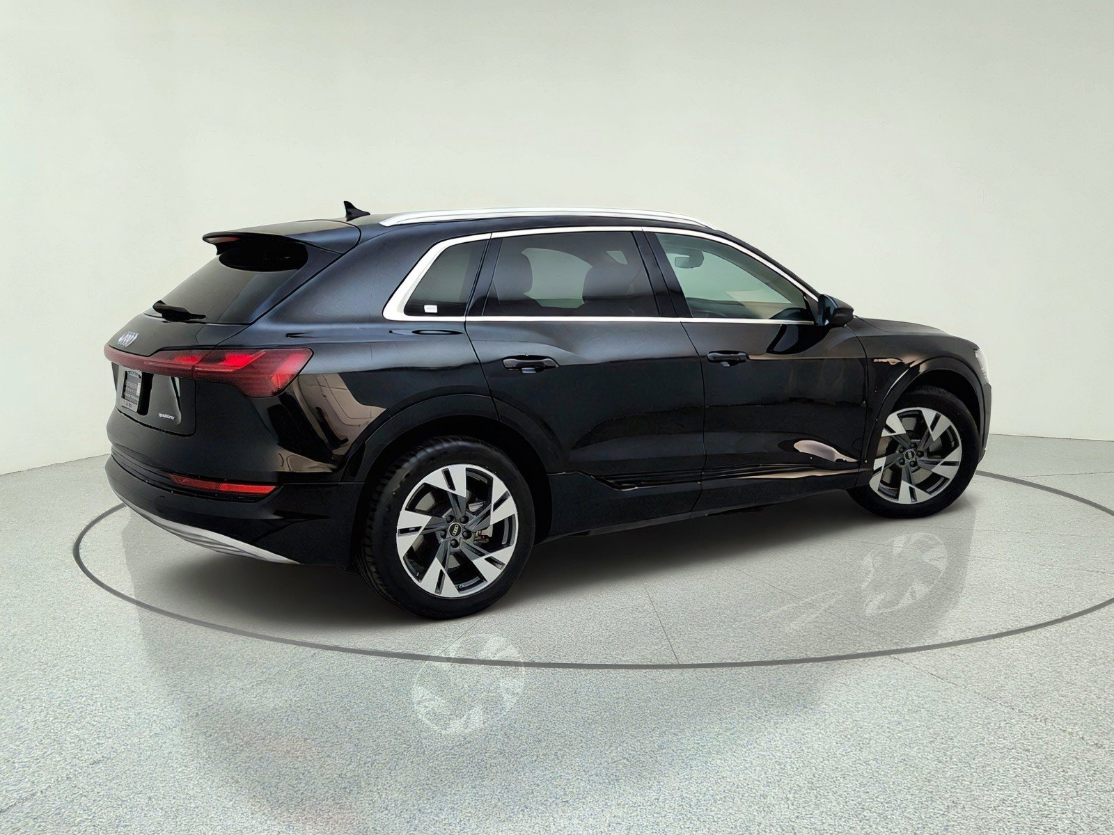 Used 2023 Audi e-tron Premium Plus w/ Premium Plus Package AWD/4WD image 8