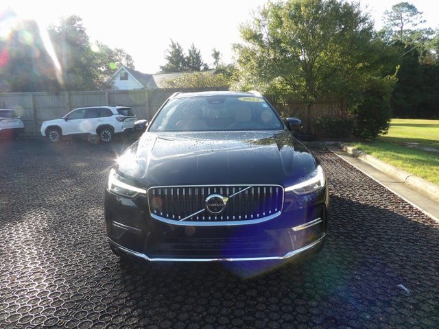 Certified 2023 Volvo XC60 B5 Ultimate w/ Climate Package image 2