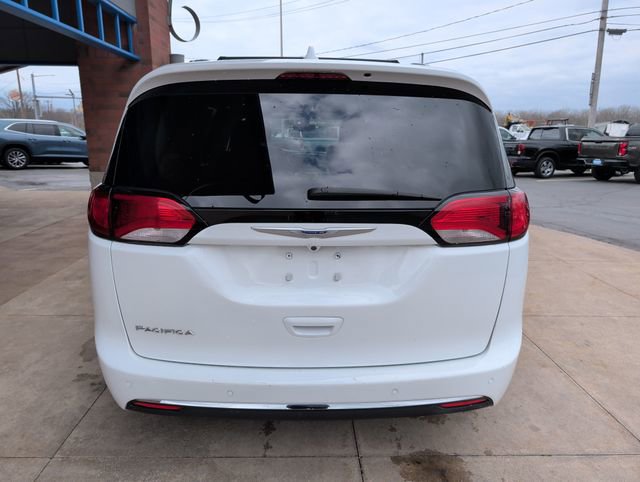 Used 2019 Chrysler Pacifica Touring-L image 7