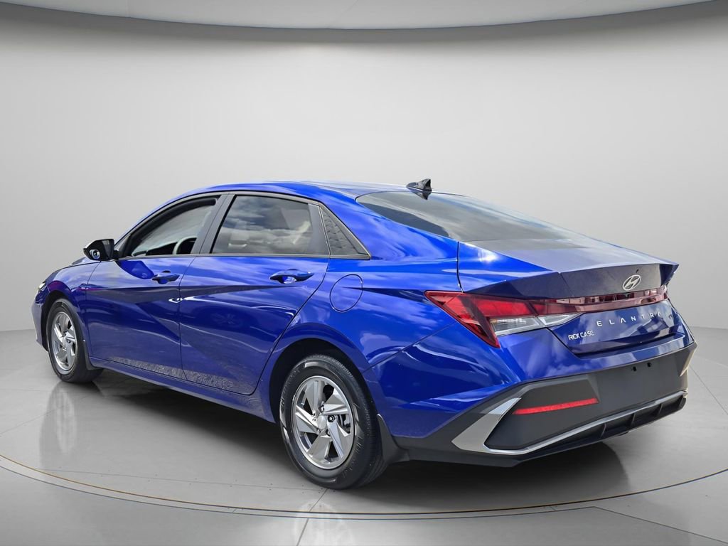 Certified 2025 Hyundai Elantra SE FWD image 7