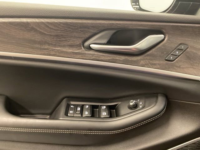 Used 2022 Jeep Grand Cherokee L Limited w/ Luxury Tech Group II image 20