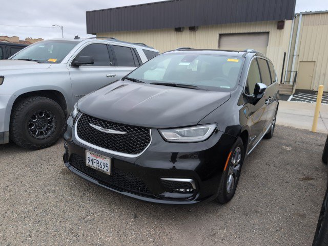 Used 2023 Chrysler Pacifica Pinnacle FWD image 1
