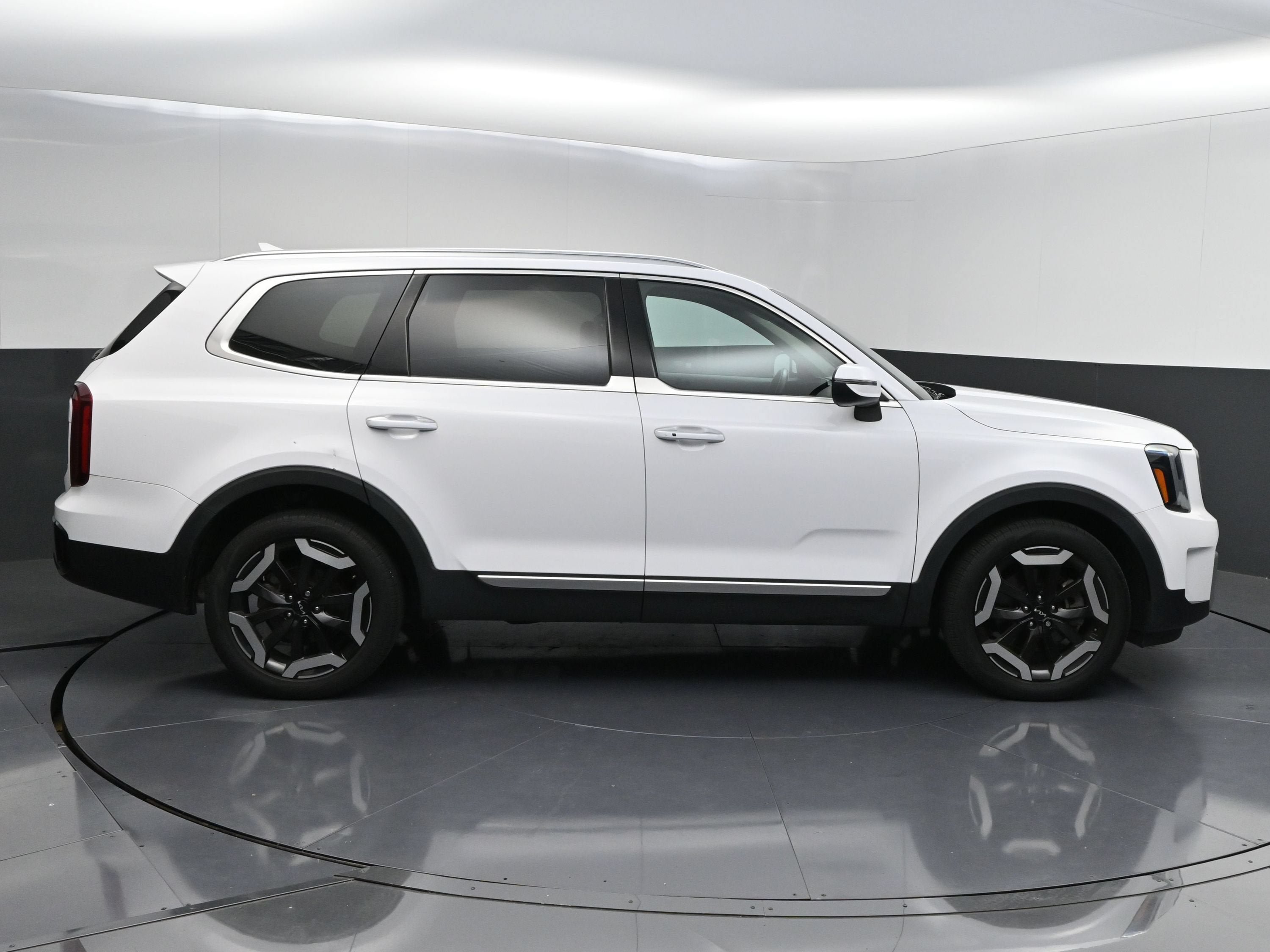 Used 2024 Kia Telluride S w/ S Sunroof Package AWD/4WD image 9
